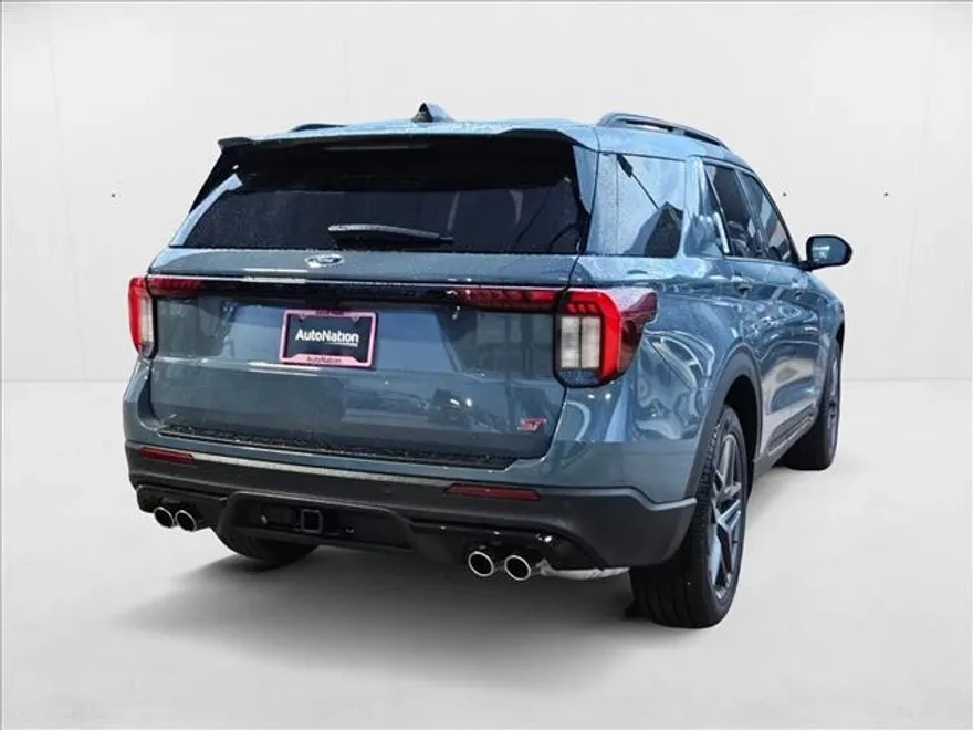 2025 Ford Explorer ST photo 1