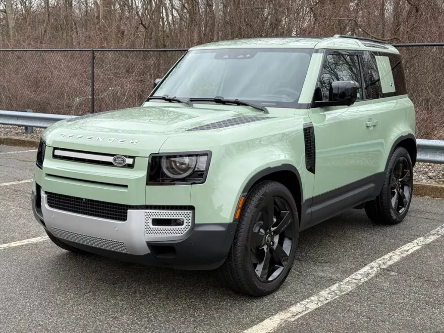 2023 Land Rover Defender photo 1