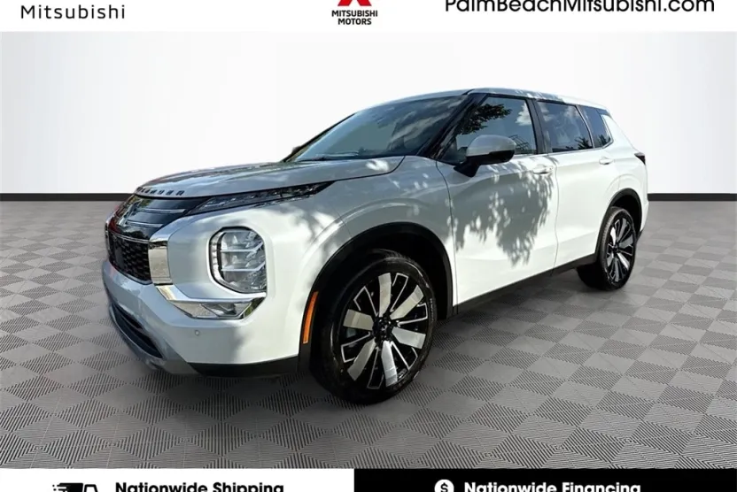 2025 Mitsubishi Outlander SE photo 1