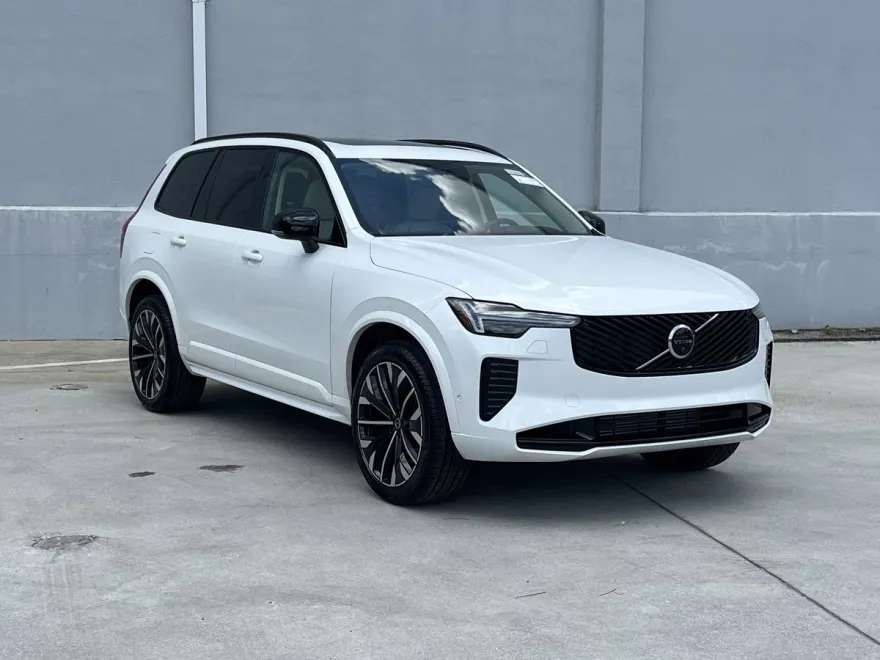 2026 Volvo XC90 T8 photo 1