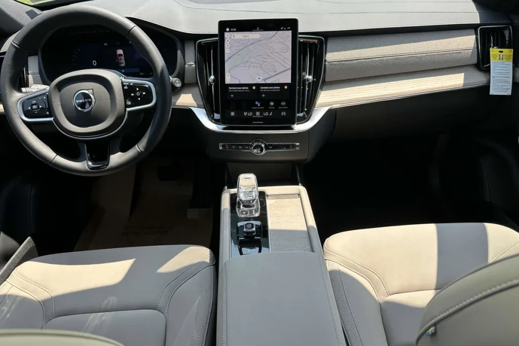2026 Volvo XC90 B5 Core photo 1