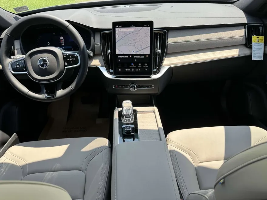 2026 Volvo XC90 B5 Core photo 1
