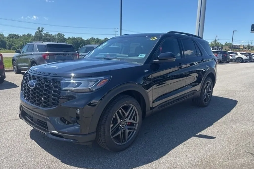 2025 Ford Explorer ST-Line photo 1