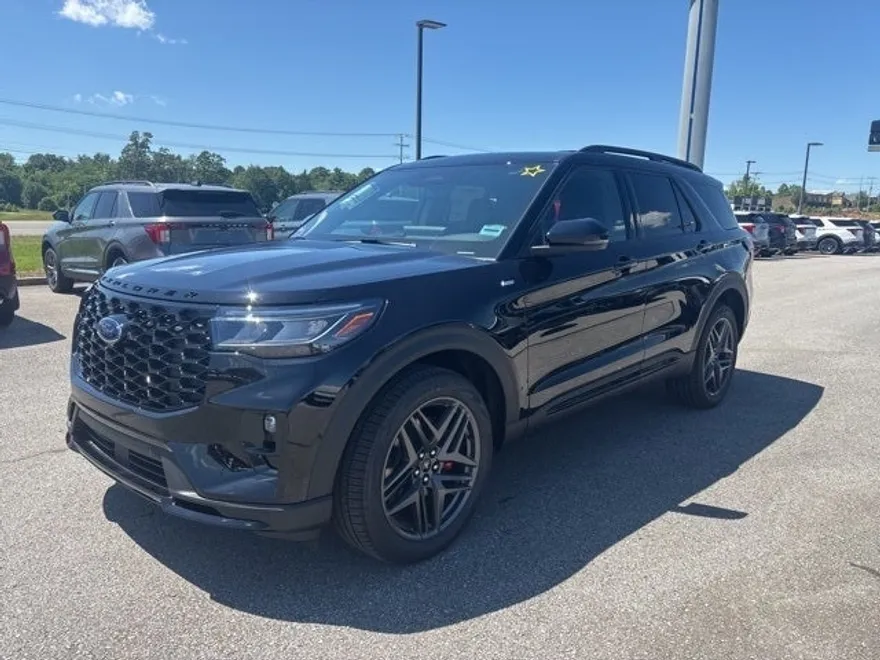 2025 Ford Explorer ST-Line photo 1