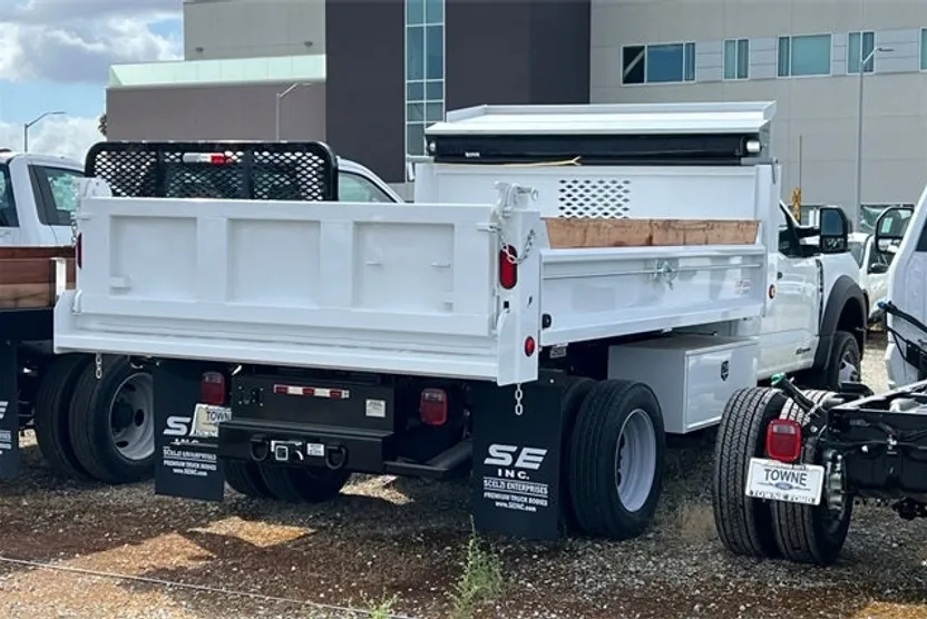 2024 Ford F-550 XL photo 1