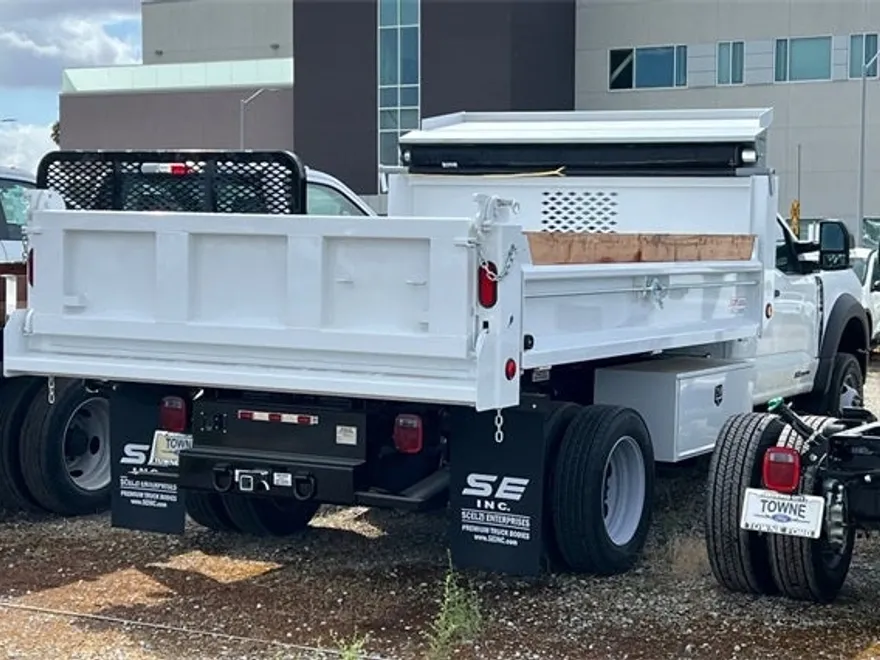 2024 Ford F-550 XL photo 1