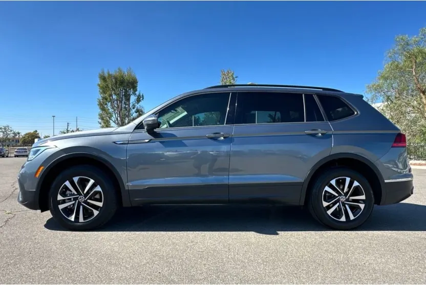 2024 Volkswagen Tiguan S photo 1