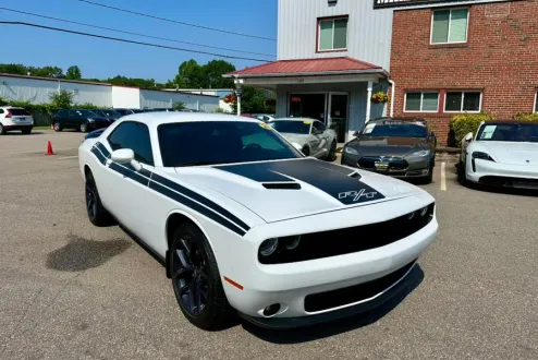 2020 Dodge Challenger SXT photo 3