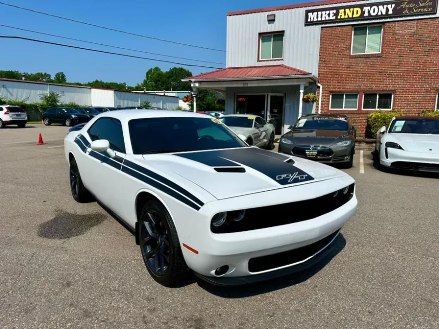 2020 Dodge Challenger SXT photo 3
