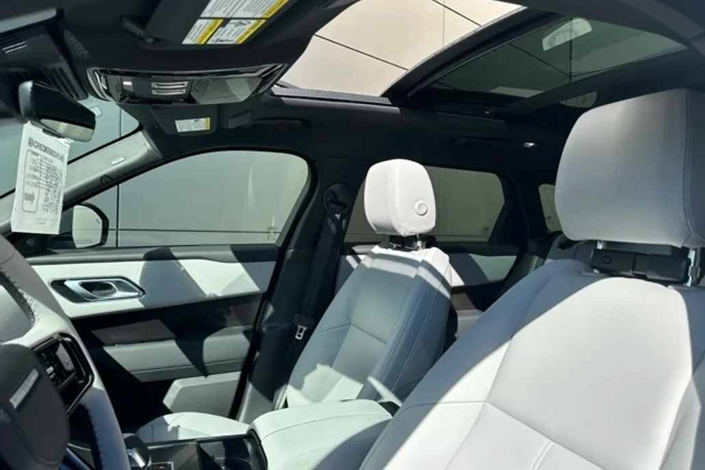 2026 Land Rover Range Rover Velar SE photo 1