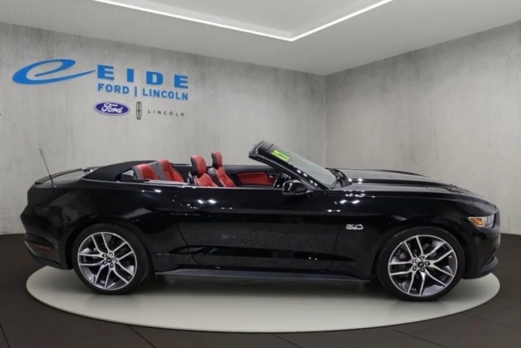 2017 Ford Mustang GT Premium Convertible photo 1