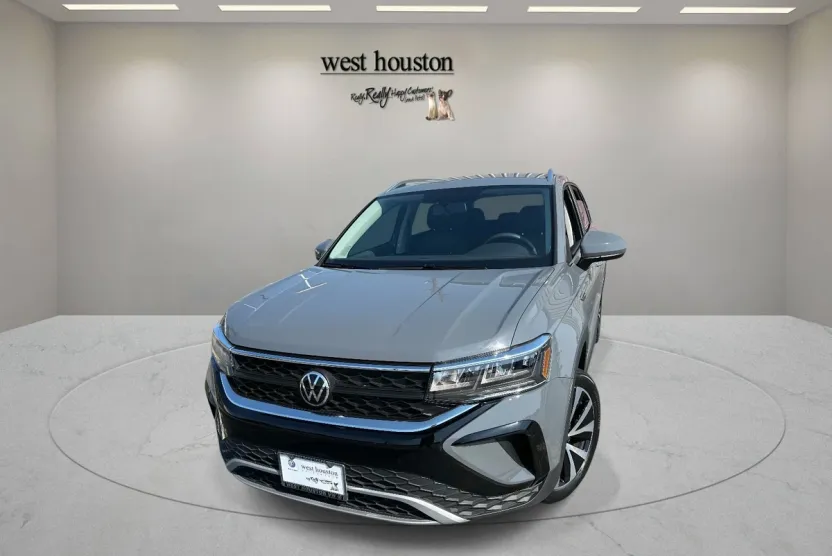 2022 Volkswagen Taos SE photo 1