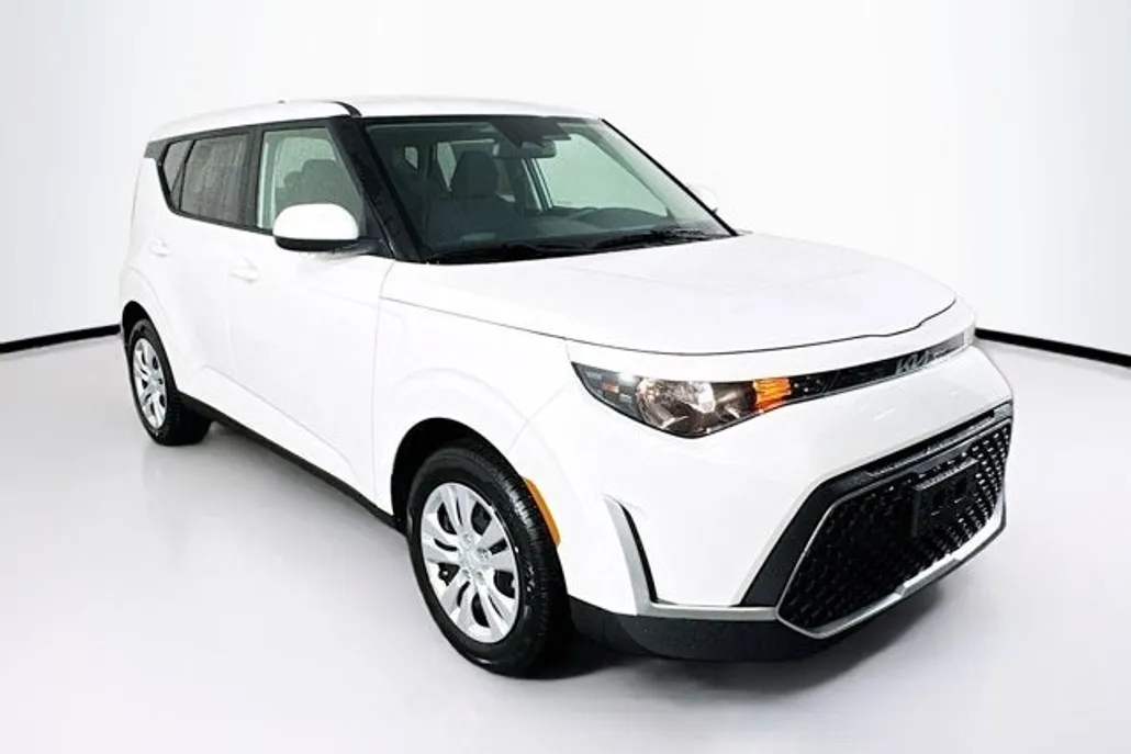 2025 Kia Soul LX photo 1