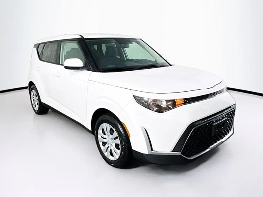 2025 Kia Soul LX photo 1