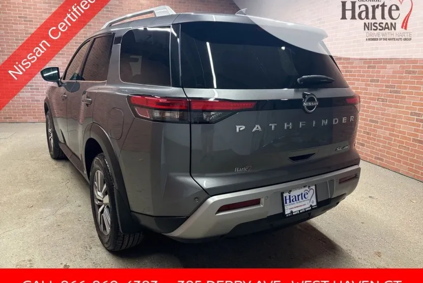 2023 Nissan Pathfinder SL photo 1