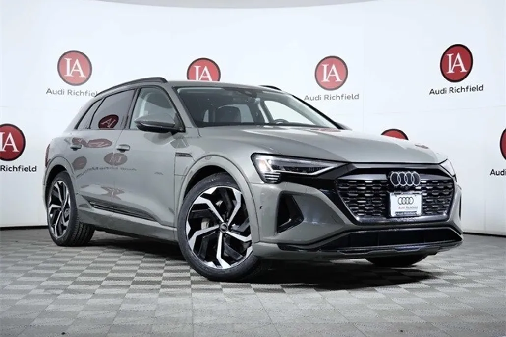 2024 Audi Q8 E-tron Prestige photo 1