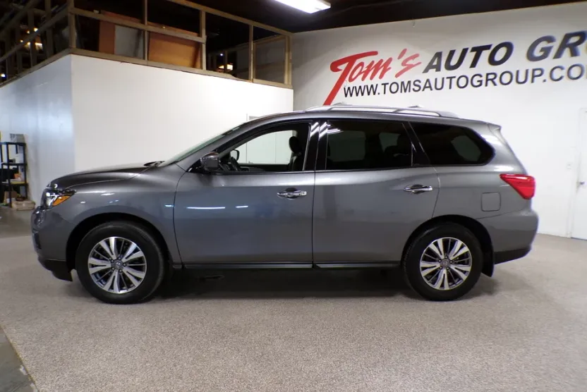 2020 Nissan Pathfinder SL photo 1