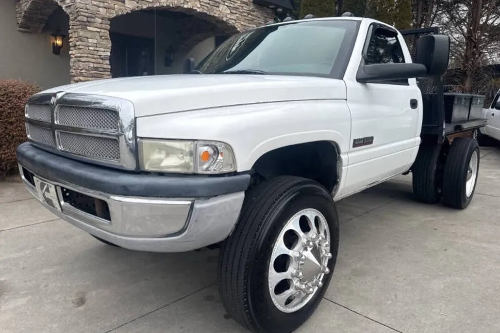 2001 Dodge Ram Chassis Cab 3500 photo 1