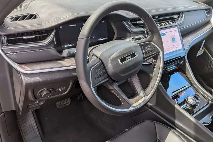 2025 Jeep Grand Cherokee Limited photo 1