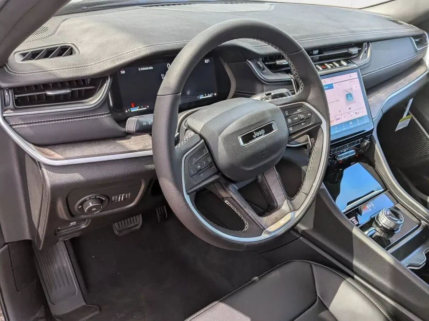 2025 Jeep Grand Cherokee Limited photo 1