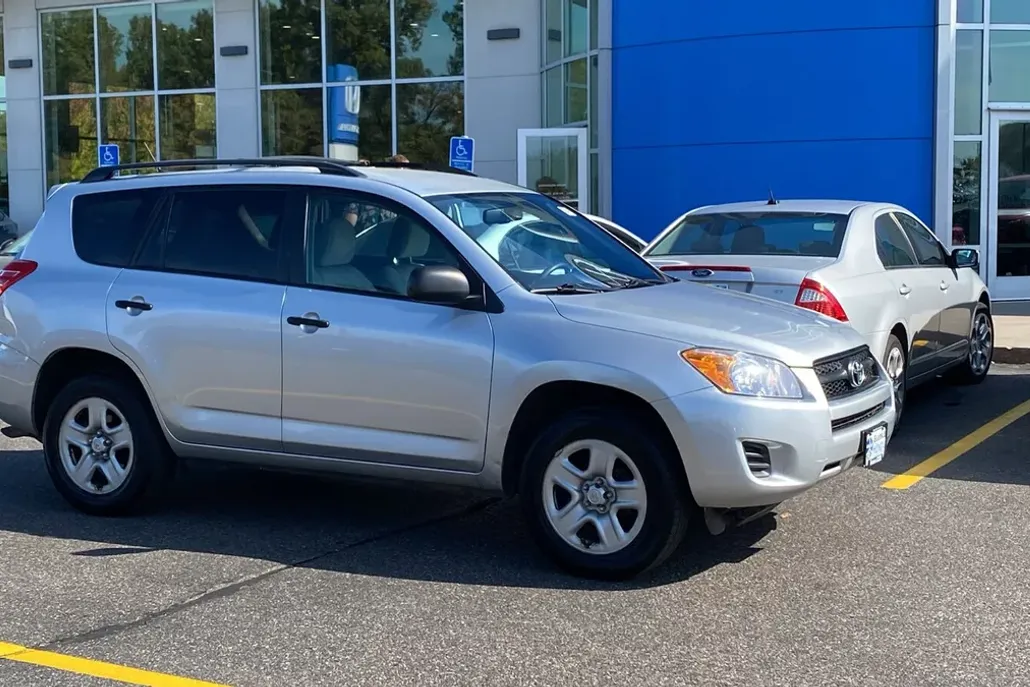 2011 Toyota RAV4 photo 1