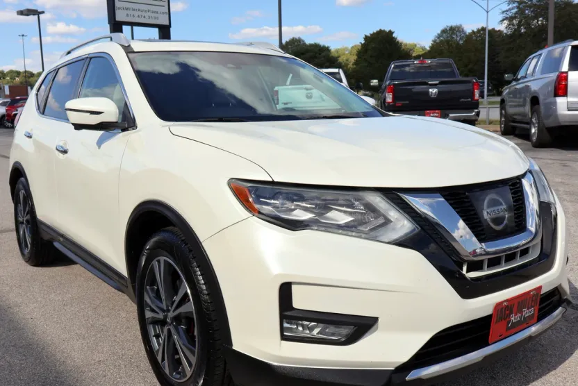 2017 Nissan Rogue SL photo 1