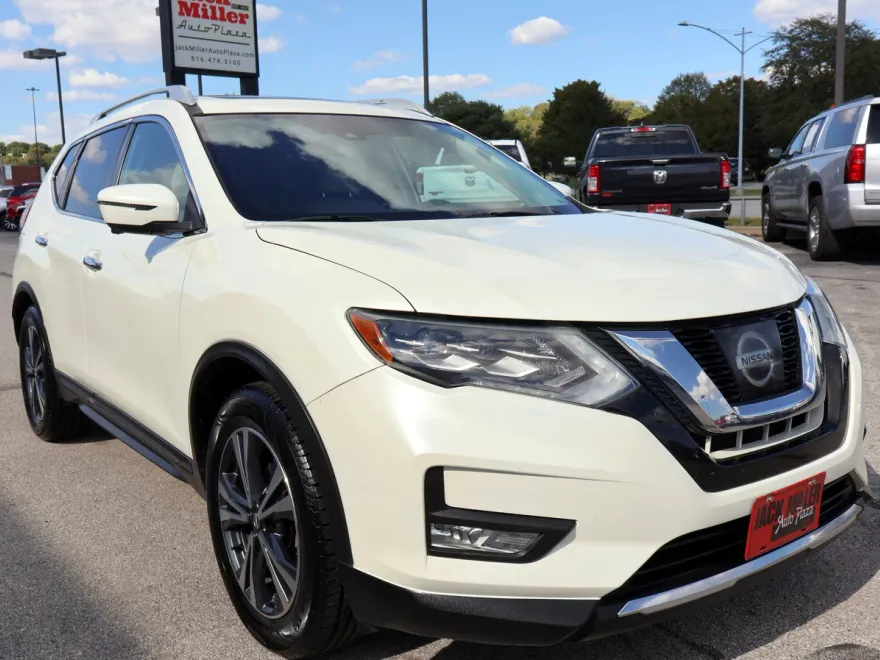 2017 Nissan Rogue SL photo 1
