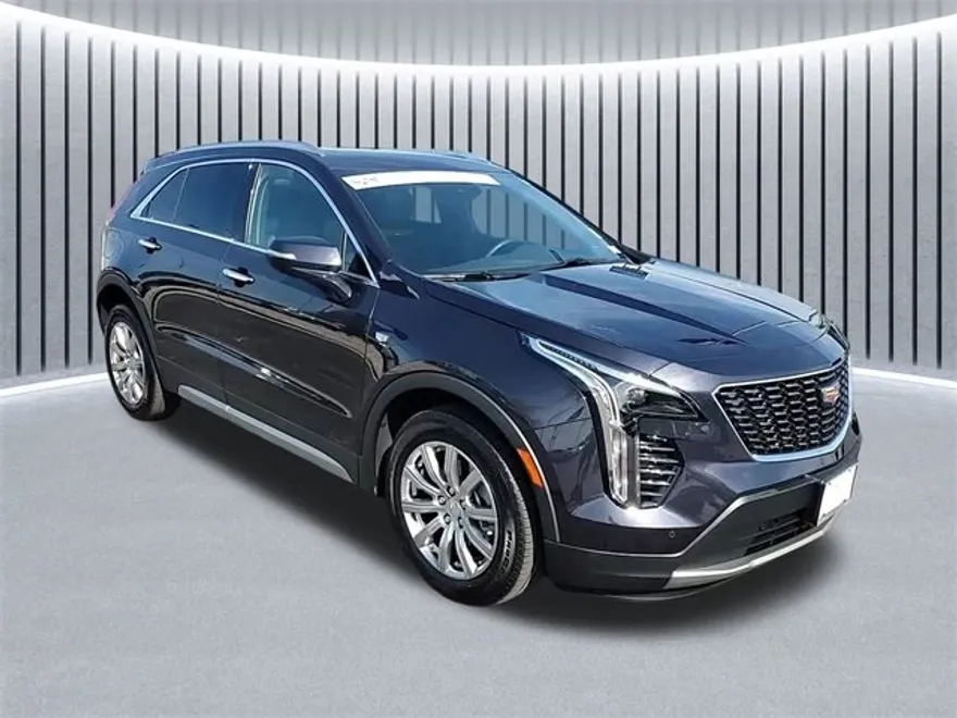 2023 Cadillac XT4 Premium Luxury photo 1