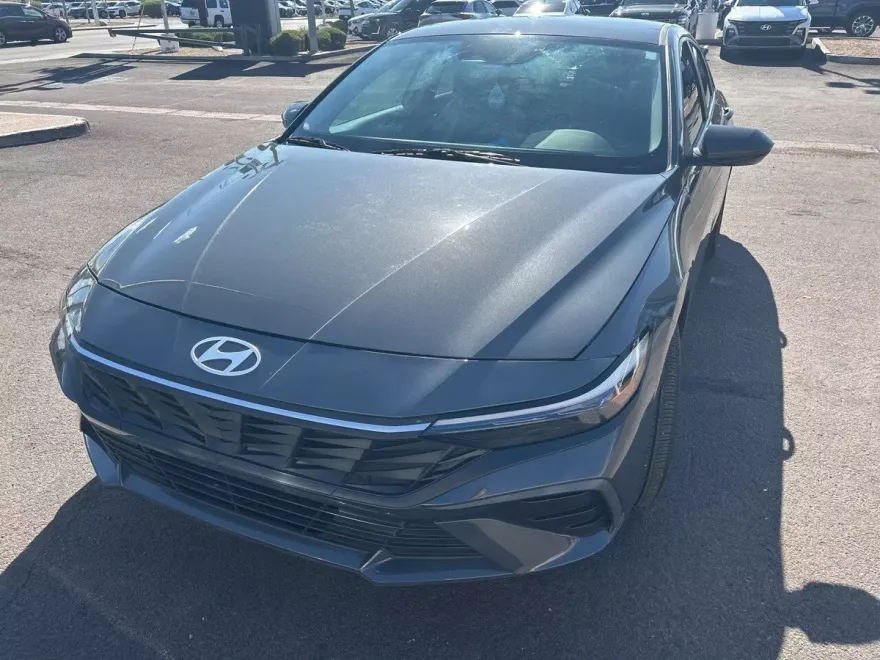 2024 Hyundai Elantra SEL photo 1
