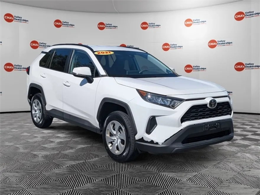 2021 Toyota RAV4 LE photo 1