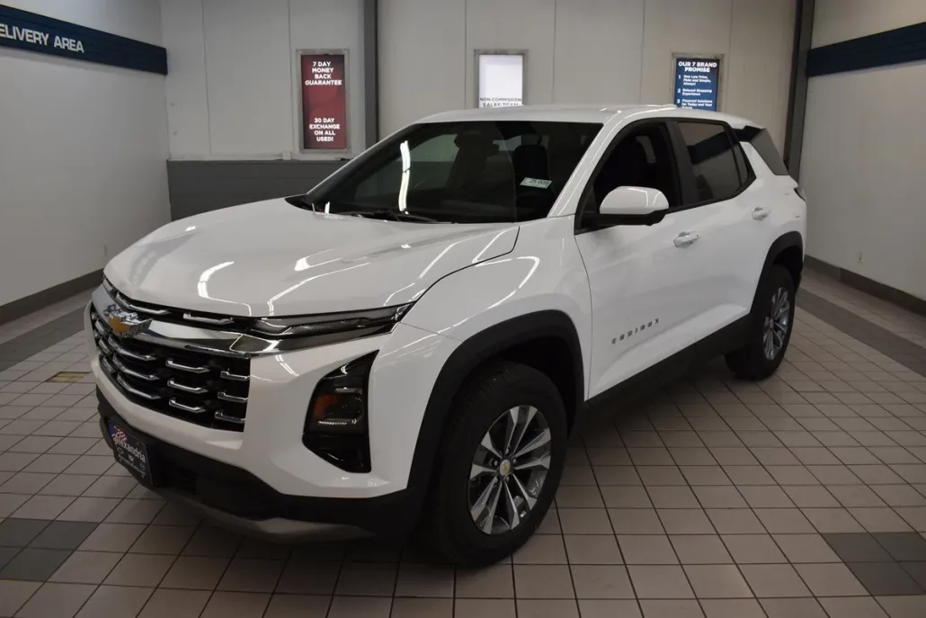 2025 Chevrolet Equinox LT photo 1