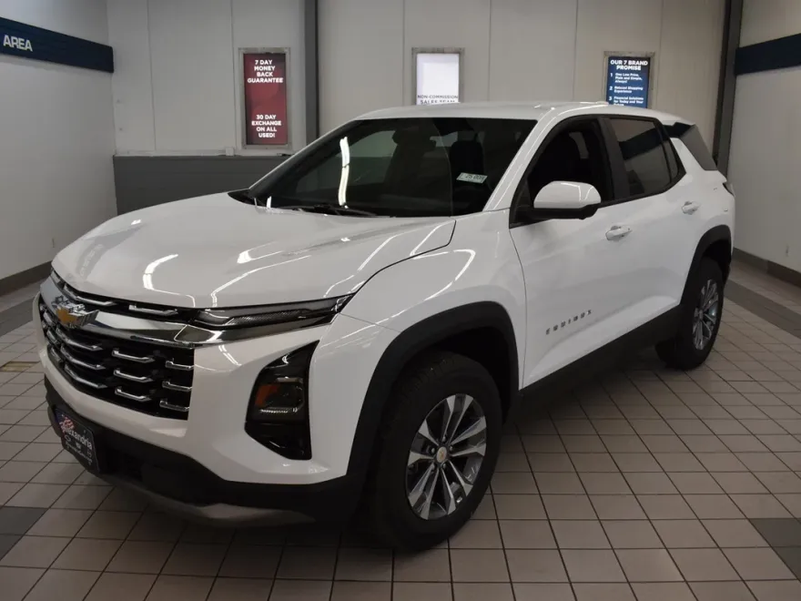 2025 Chevrolet Equinox LT photo 1