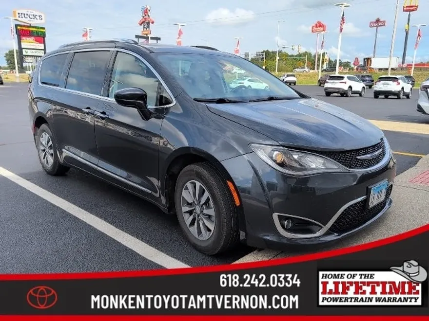 2020 Chrysler Pacifica Touring Plus photo 1