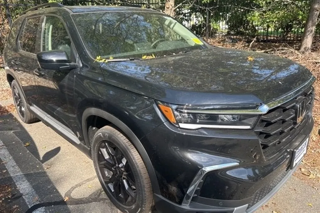 2025 Honda Pilot Touring photo 1