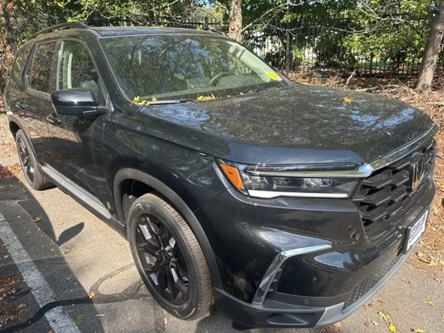 2025 Honda Pilot Touring photo 1