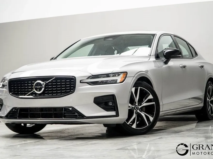 2024 Volvo S60 B5 AWD Plus photo 1