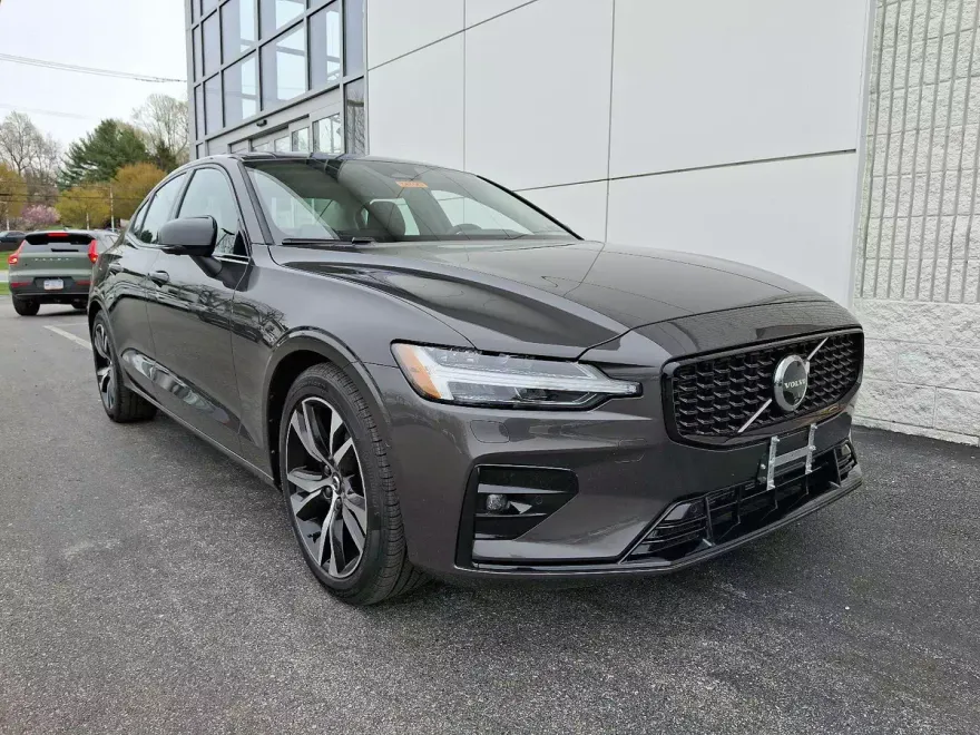 2025 Volvo S60 B5 Plus photo 1