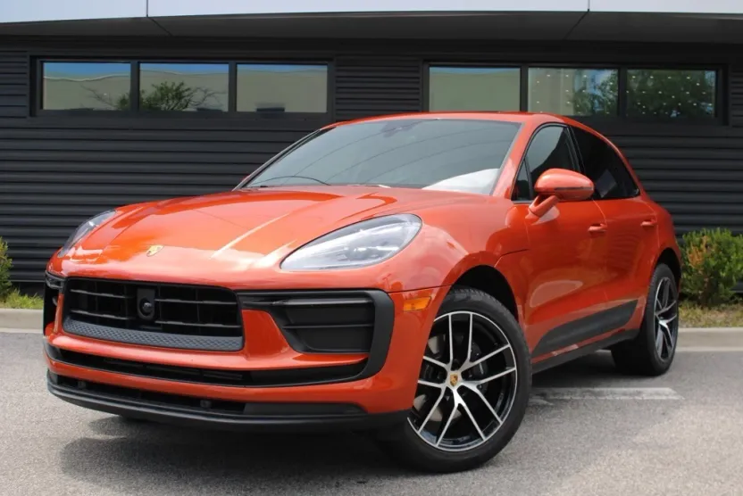 2024 Porsche Macan T photo 1