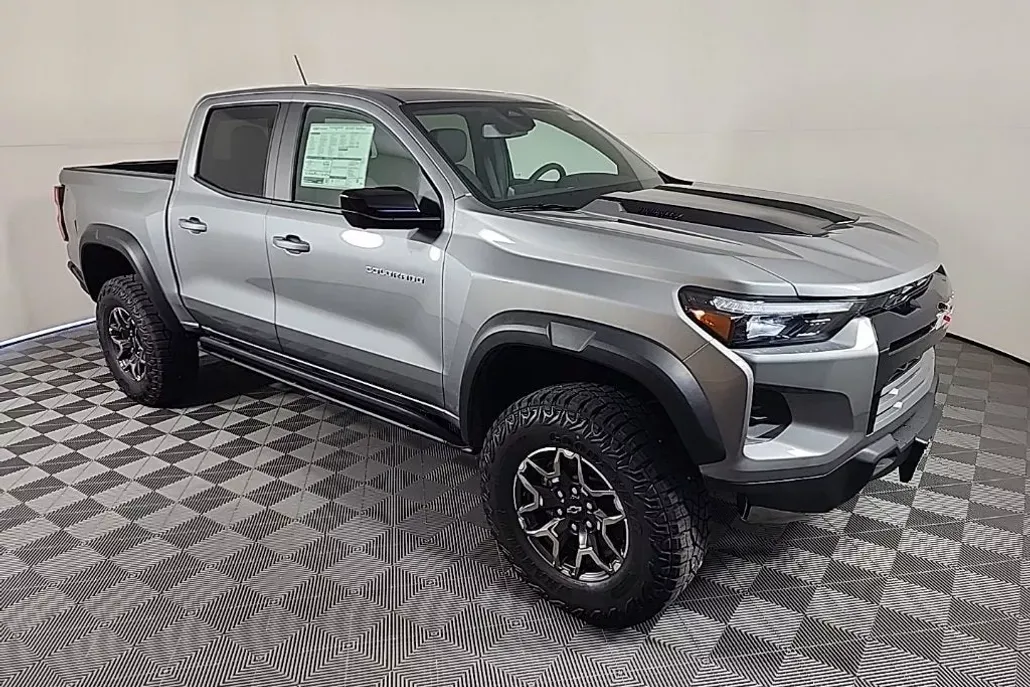 2025 Chevrolet Colorado ZR2 photo 1