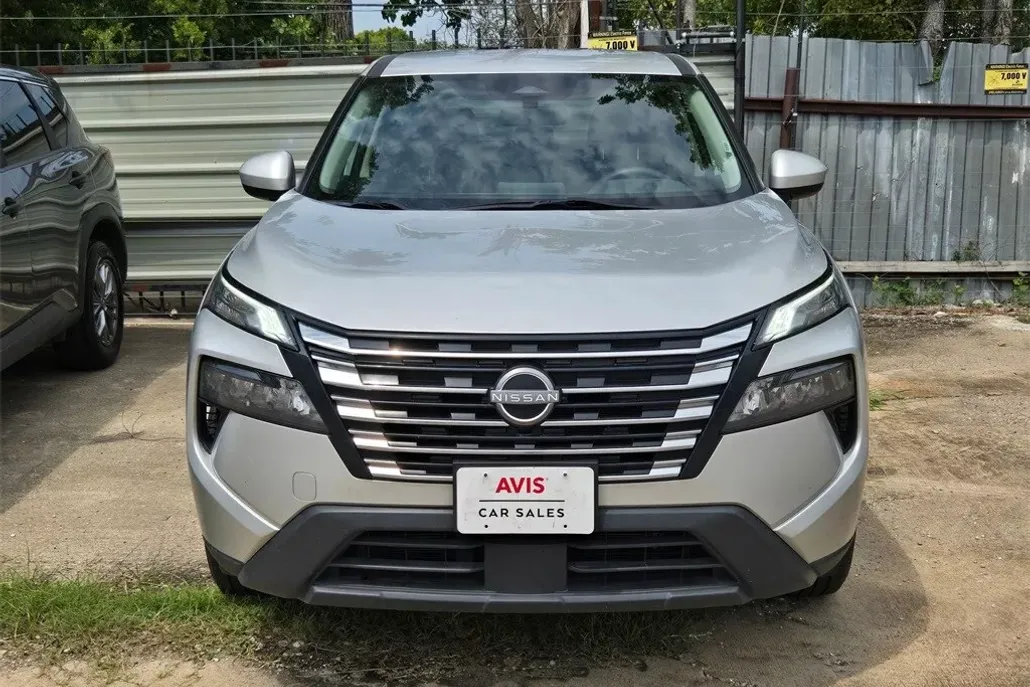 2024 Nissan Rogue SV photo 1