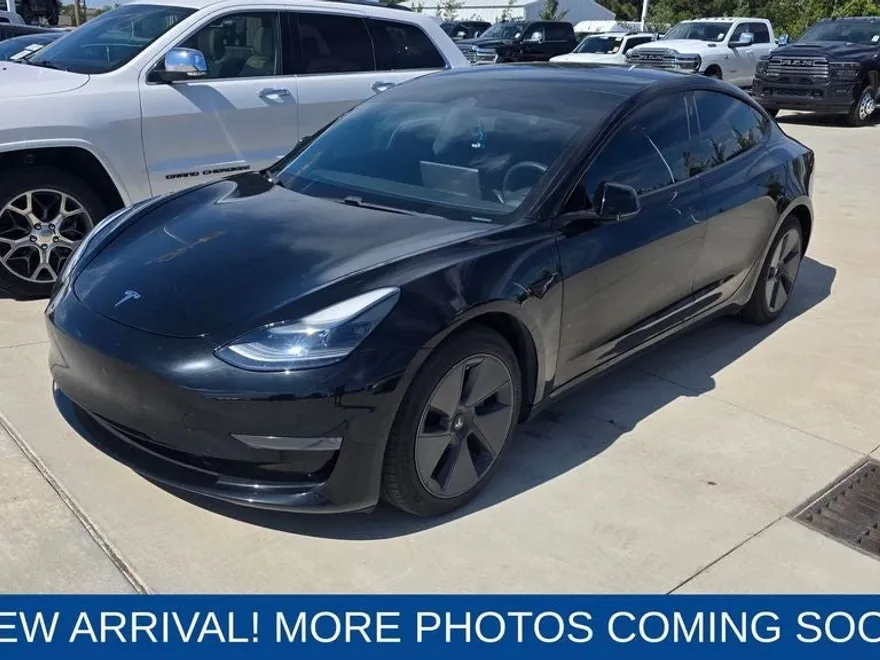 2021 Tesla Model 3 Standard Range Plus Rear-Wheel Drive photo 1