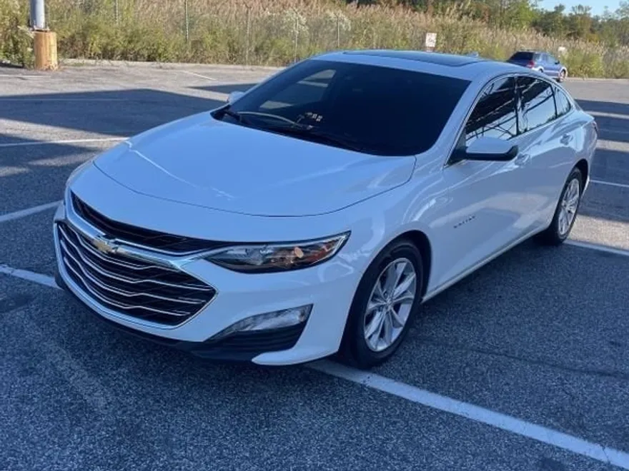 2024 Chevrolet Malibu 1LT photo 1