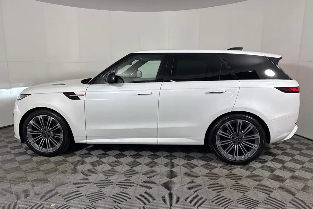 2024 Land Rover Range Rover Sport SE photo 1