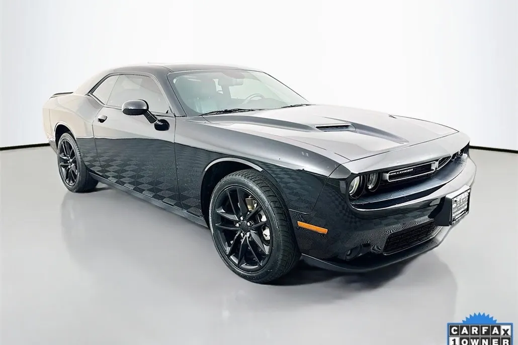 2022 Dodge Challenger SXT AWD photo 1