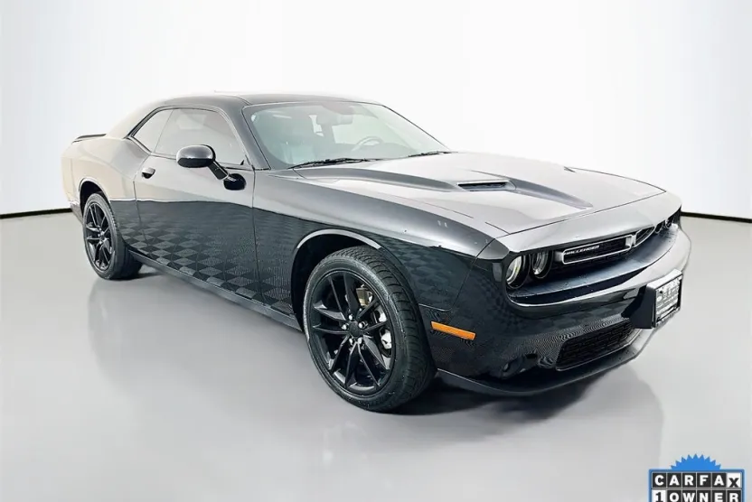 2022 Dodge Challenger SXT AWD photo 1
