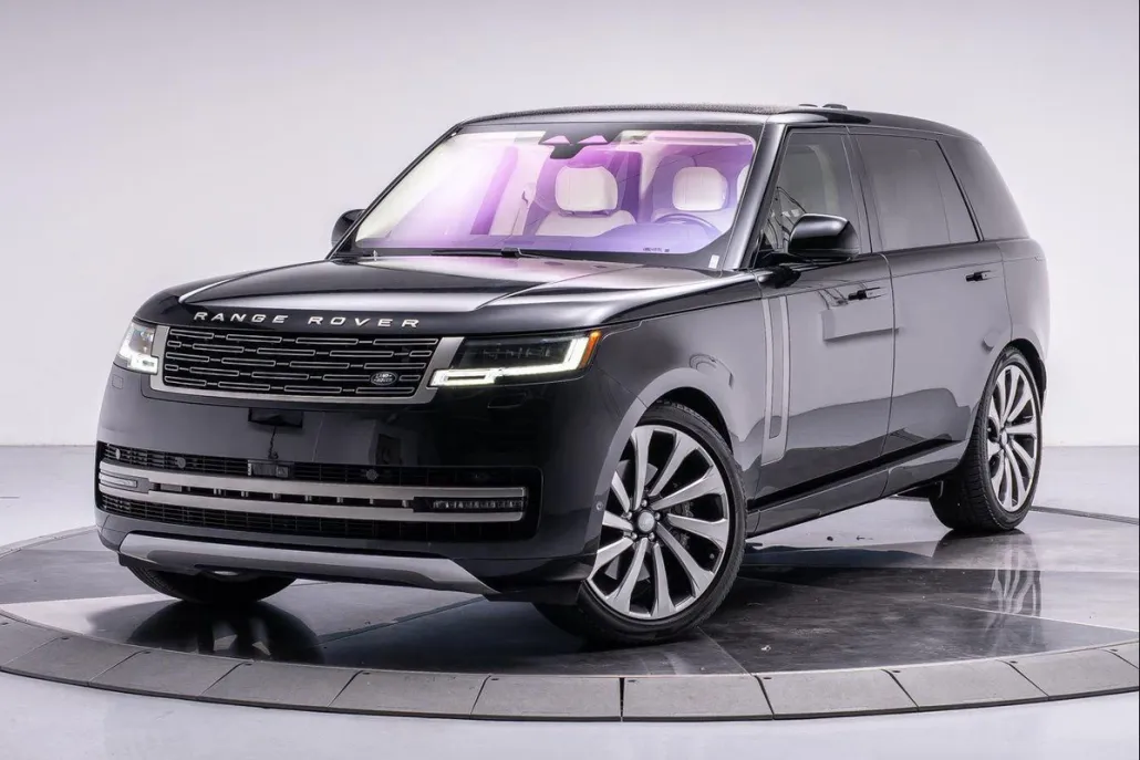 2023 Land Rover Range Rover SE photo 1