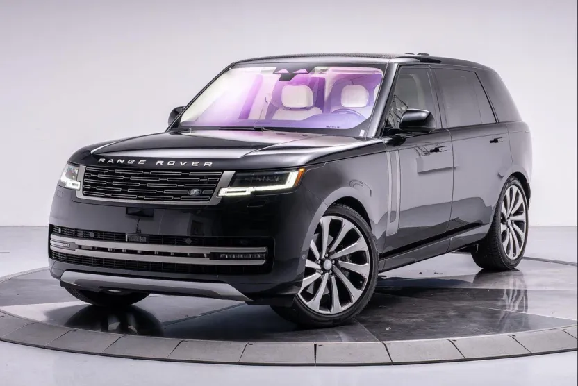 2023 Land Rover Range Rover SE photo 1