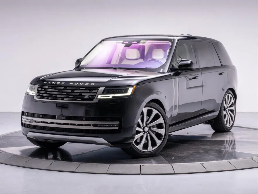 2023 Land Rover Range Rover SE photo 1
