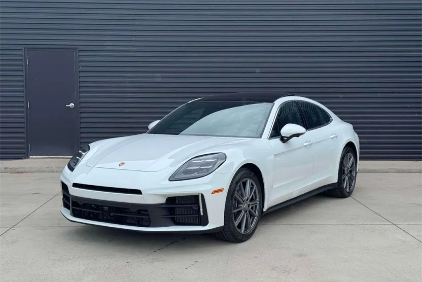 2025 Porsche Panamera Base photo 1