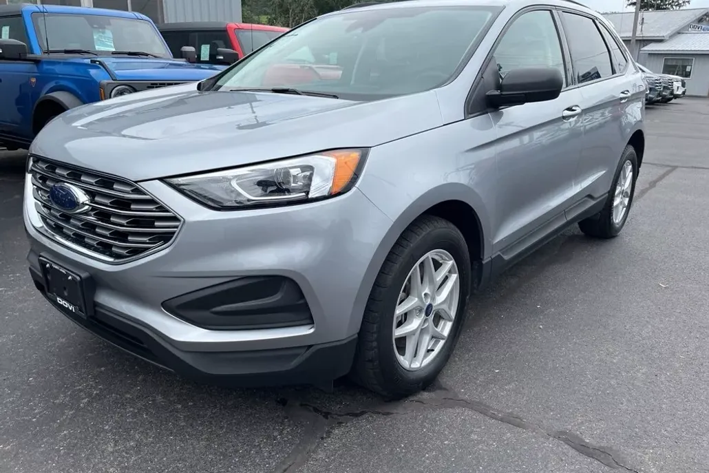 2022 Ford Edge SE photo 1